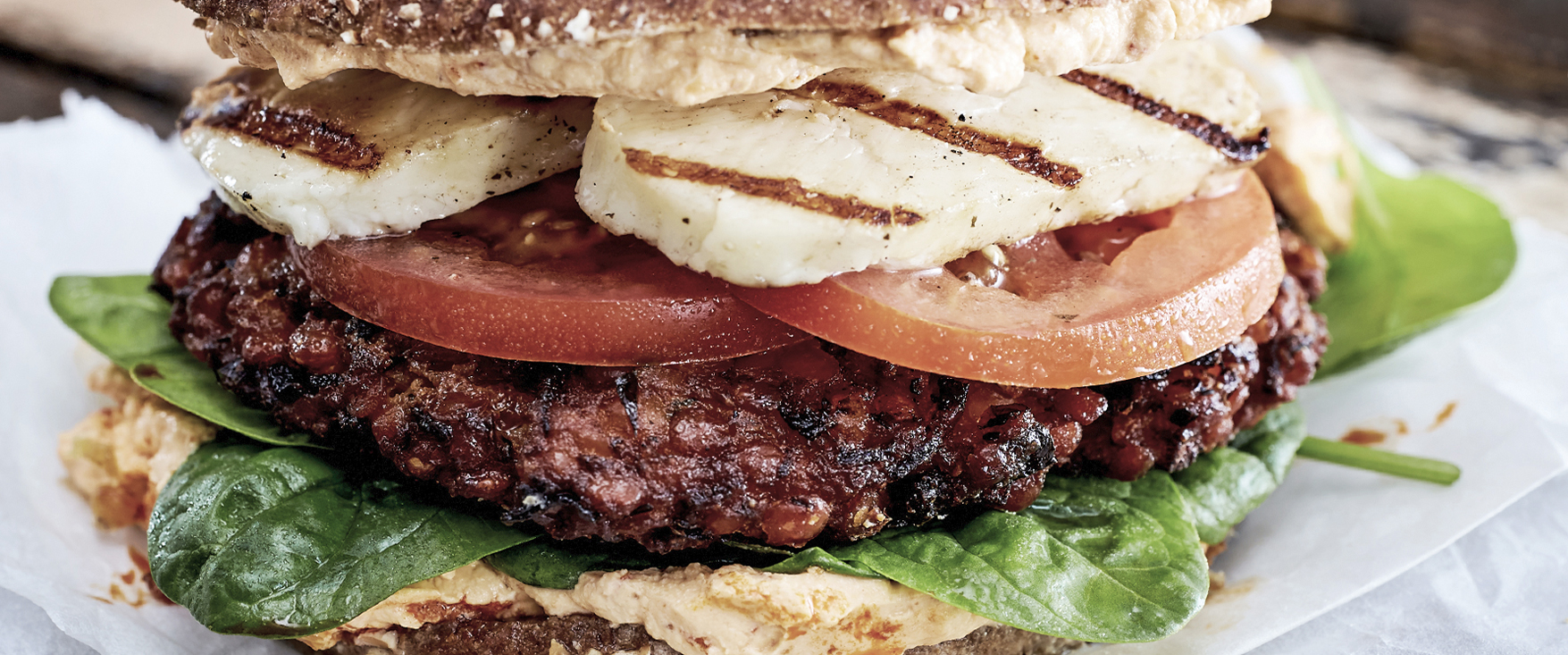 Linsenburger mit Halloumi