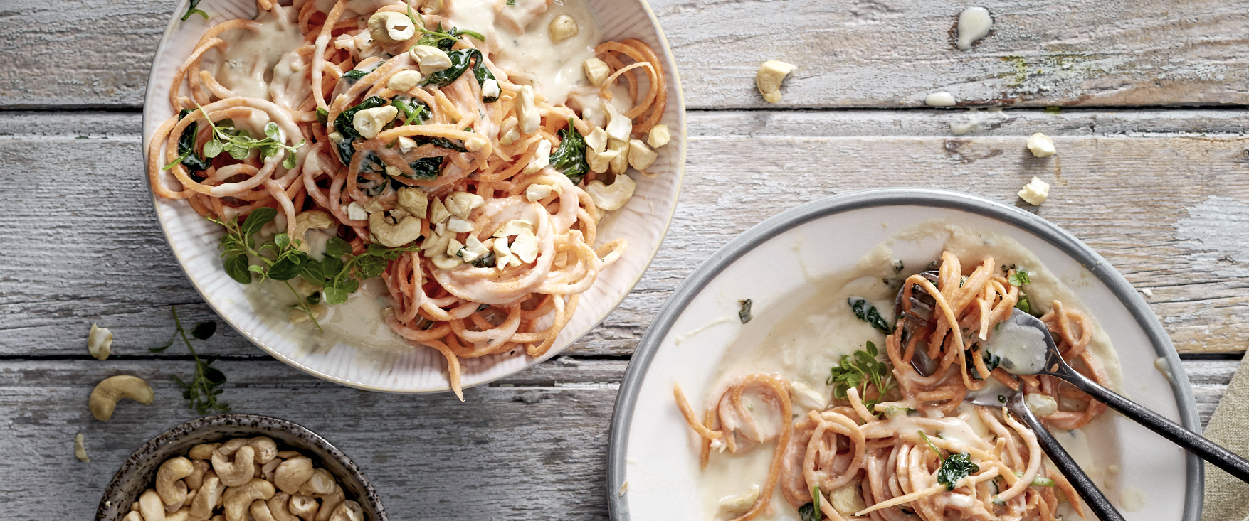 Süßkartoffel-Spaghetti mit Cashewsoße