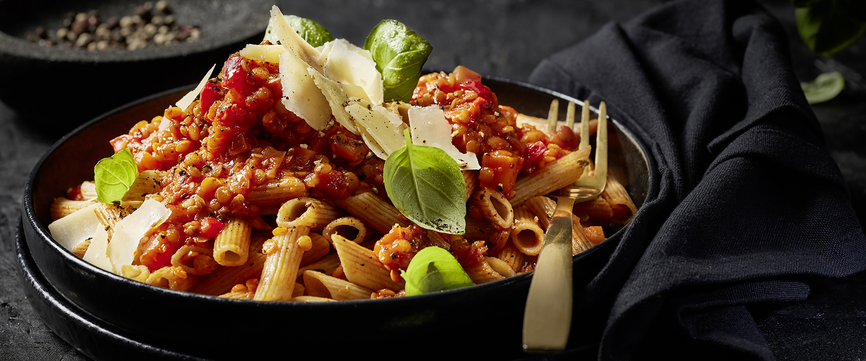 Vollkornpasta mit Linsenbolognese