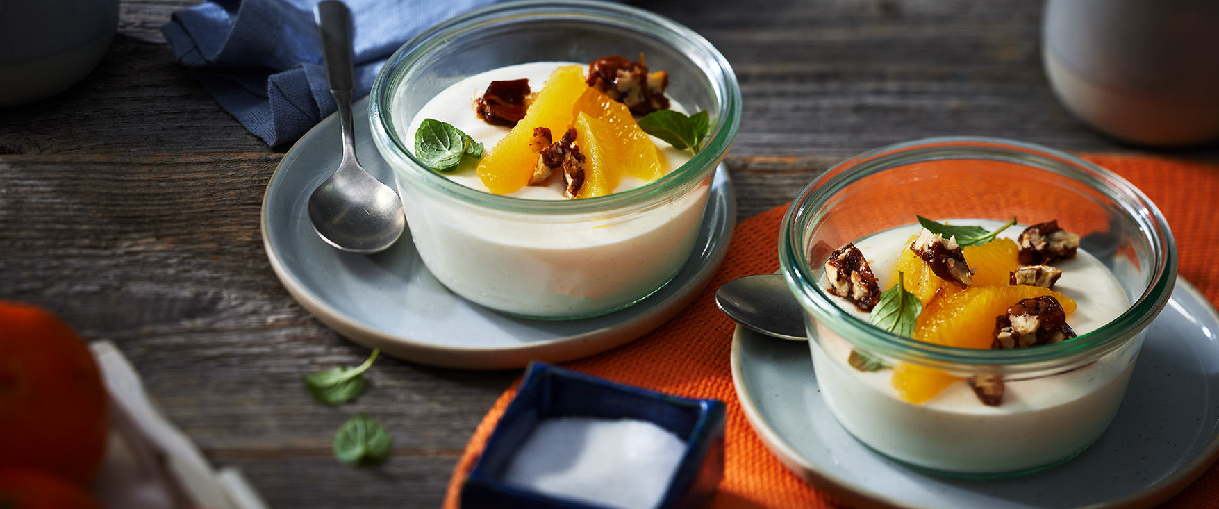Orangen-Kardamom-Mousse mit Pecannuss-Crunch