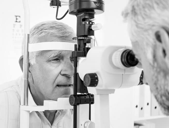 Schwarzer Fleck im Auge Symptome der Makuladegeneration Schwarzer Fleck im Auge Symptome der Makuladegeneration