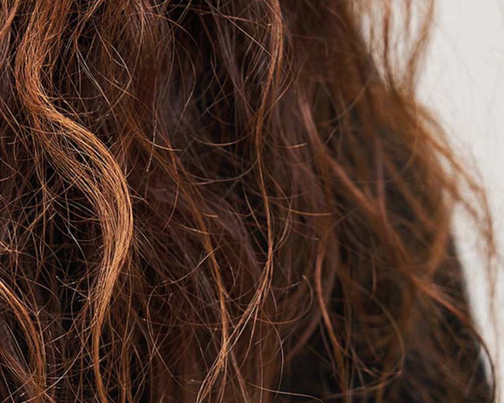 Frizz Haare: 6 Anti-Frizz-Tipps für krauses Haar