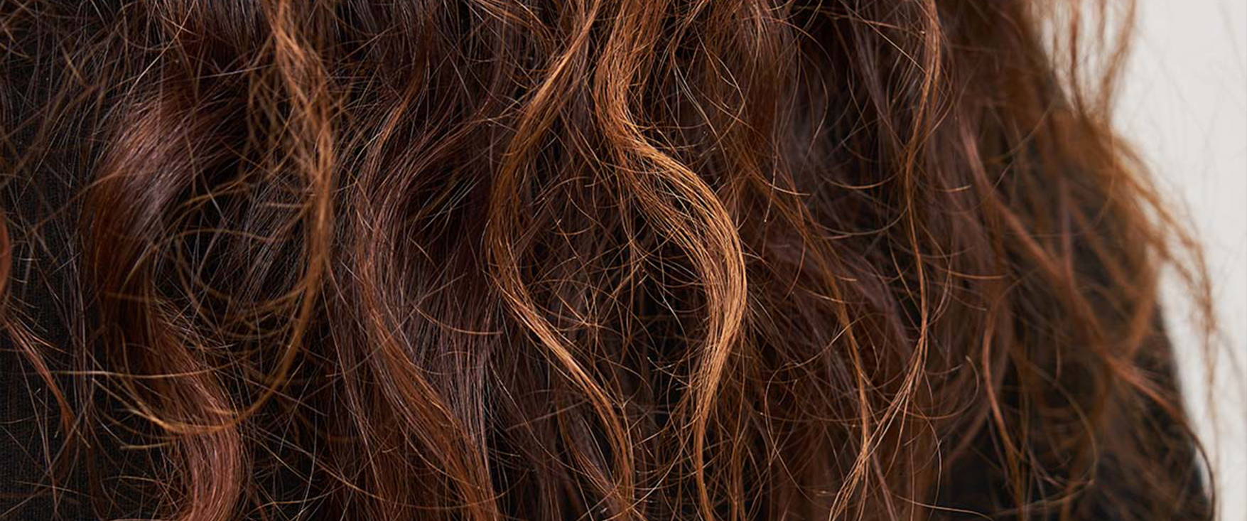 Frizz Haare: 6 Anti-Frizz-Tipps für krauses Haar