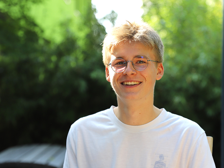 Philipp (19) ist Auszubildender zum Industriekaufmann bei Orthomol Philipp (19) ist Auszubildender zum Industriekaufmann bei Orthomol